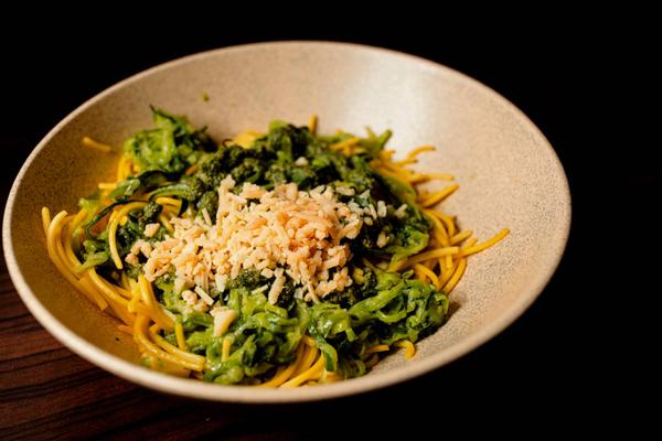 Taitei de Zucchini cu Sos Pesto (FARA GLUTEN)